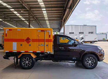 安达爆破器材运输车